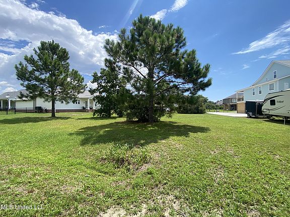 4th image of 121 Sea Oaks Blvd