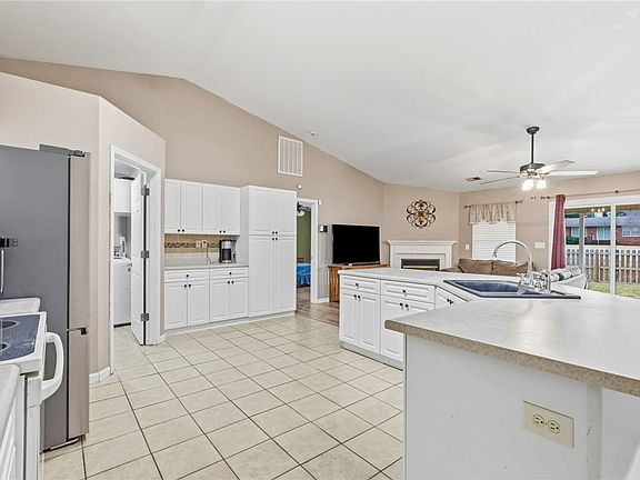 4th image of 642 Hunters Ln