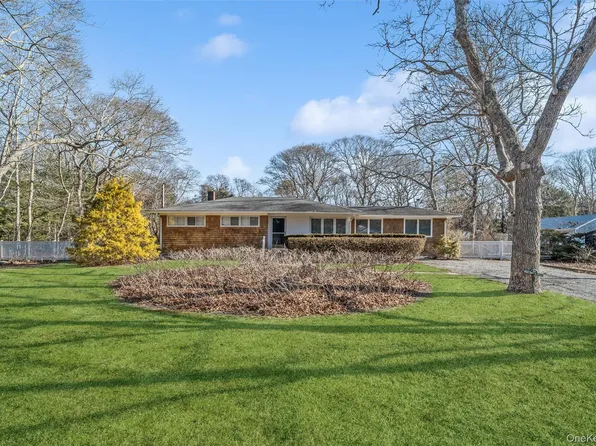 58 Old Depot Rd, Quogue, NY 11959