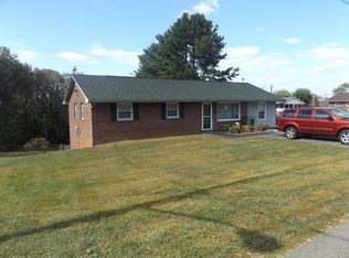 48 Highland Park Dr, Hillsville, VA 24343