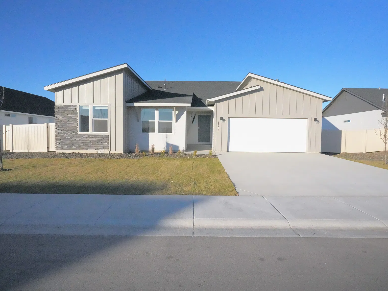 1602 Dyer St — Photo 1