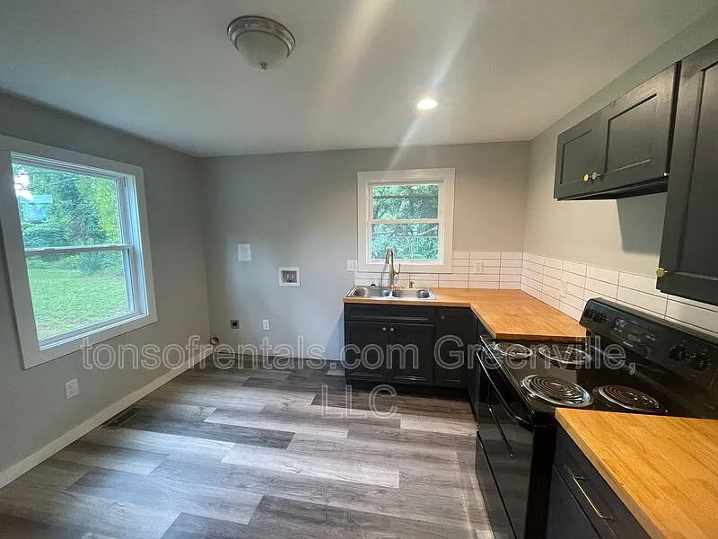 2 bed, 1.0 bath, 750 sqft, $1,100 — Photo 2