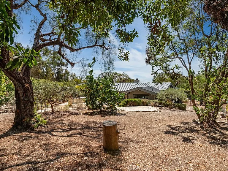 57 Narcissa Dr — Photo 39