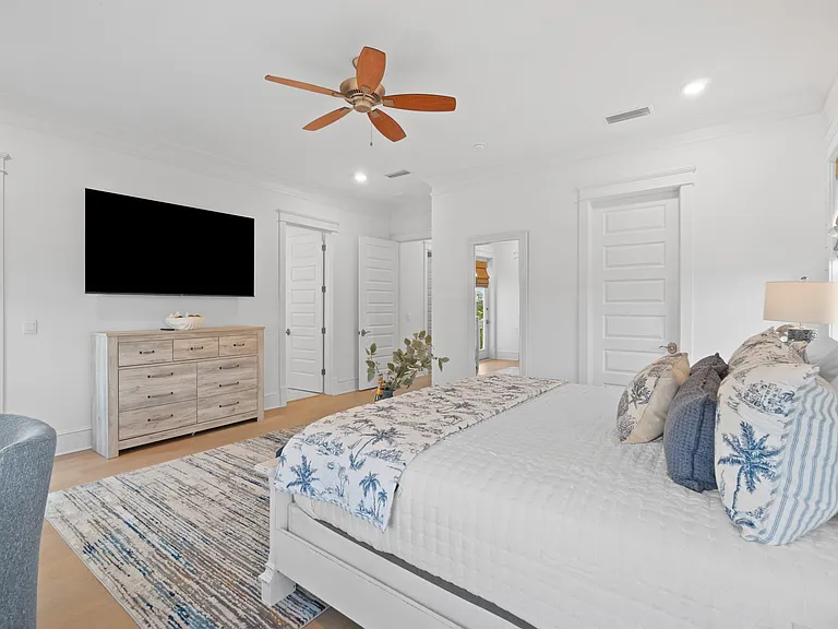 49 Seaboard Ln — Photo 22