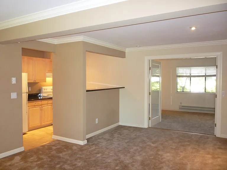 45 Ashford Ave — Photo 3