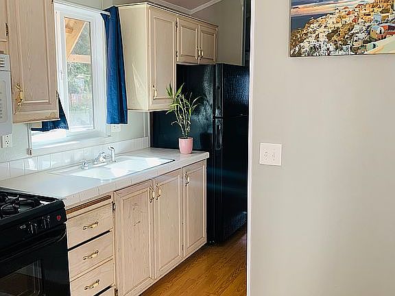 5th image of 417 Crystal Dr