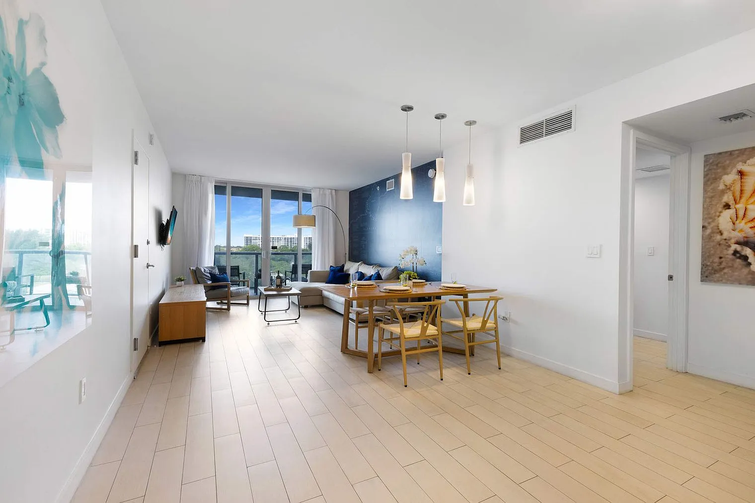 2 bed, 2.0 bath, 990 sqft, $3,863 — Photo 3