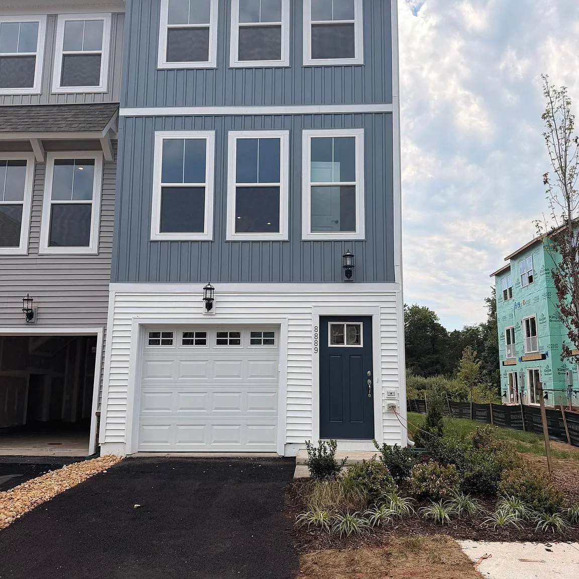3 bed, 3.5 bath, 2015 sqft, $3,098 — Photo 1