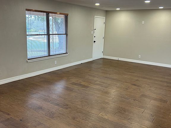 2nd image of 3826 Willowbrook Dr