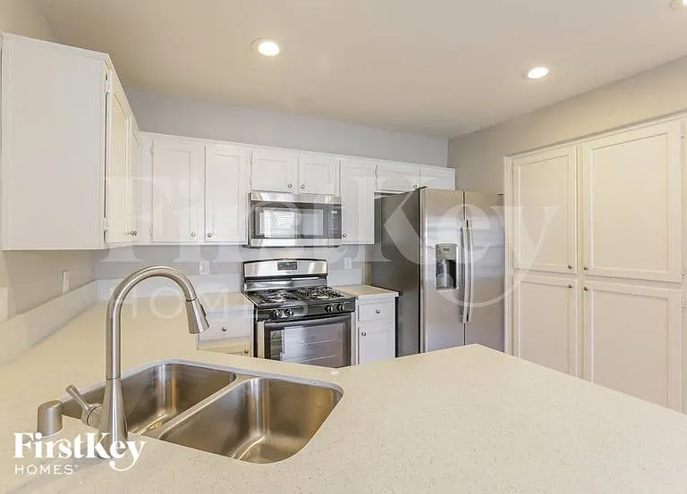 2100 Storkspur Way — Photo 6
