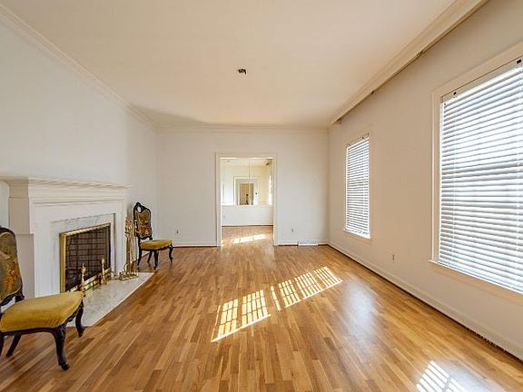 4th image of 200 W Main St