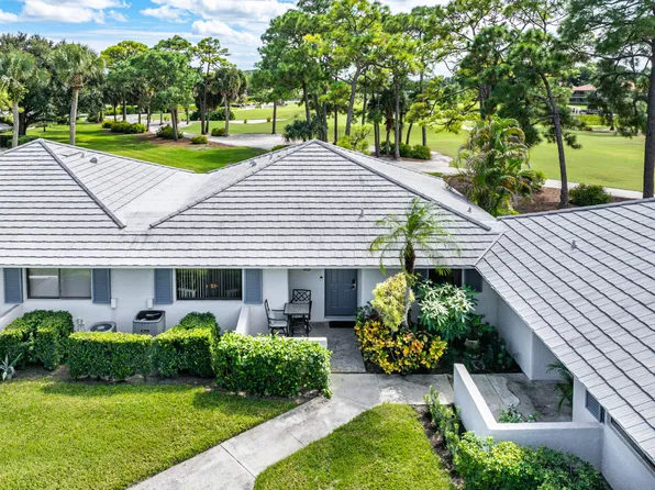 526 Club Drive, Palm Beach Gardens, FL 33418