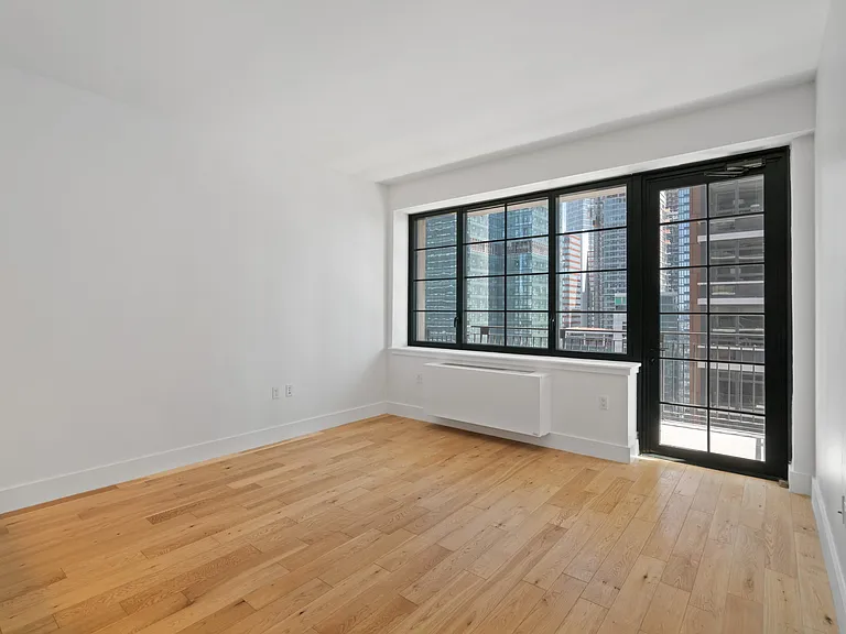 27-21 44th Dr #1603 — Photo 3
