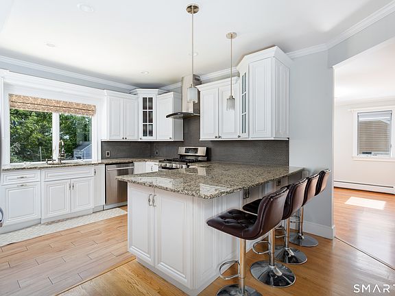 5th image of 42 Woodledge Road