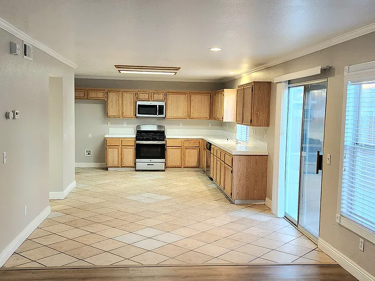 13898 Clydesdale Run Ln — Photo 16