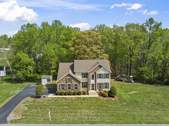 2nd image of 1905 Resting Ridge Ln
