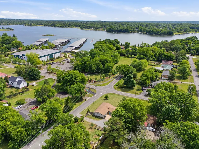 450 Sanders Ferry Rd — Photo 25