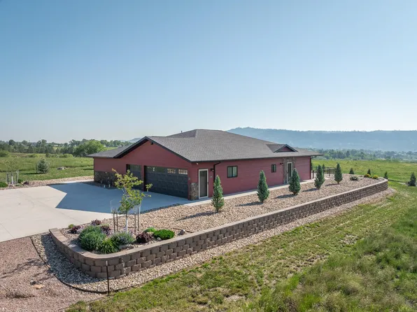 215 Meadowlark Dr, Hot Springs, SD 57747