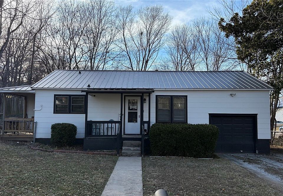 1st image of 224 N Allen St