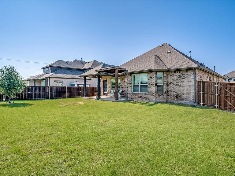 230 Fox Crossing Ln — Photo 19
