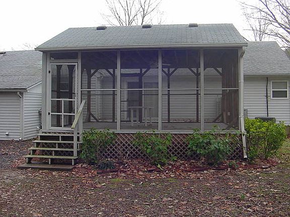2nd image of 517 Baden Ave