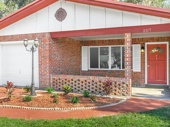 3rd image of 207 Holly Ln