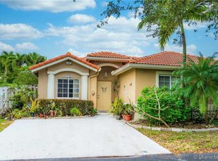 9048 SW 214th St, Cutler Bay, FL 33189