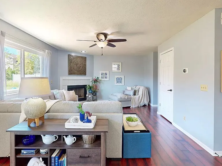 2610 Carrington Ln — Photo 5