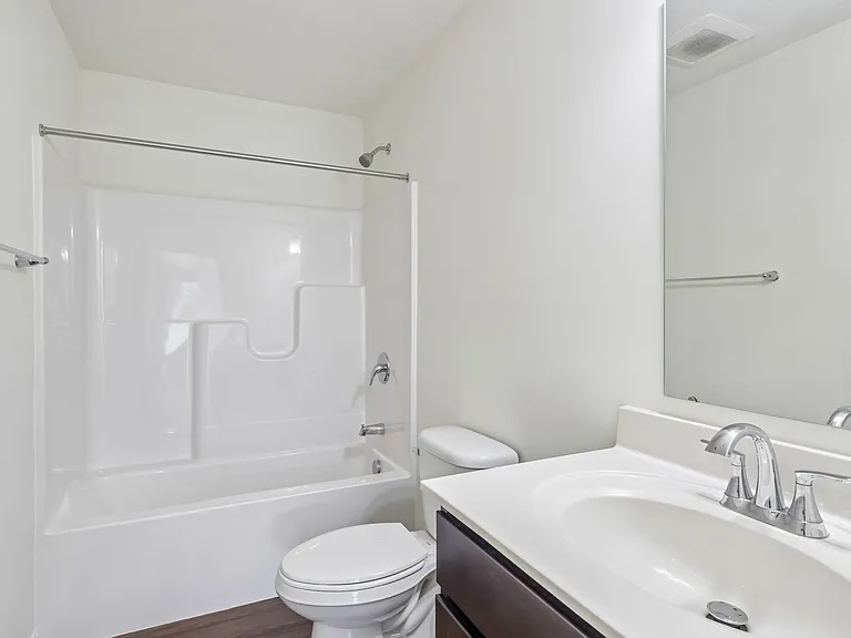 1105 Deerfield Dr — Photo 2