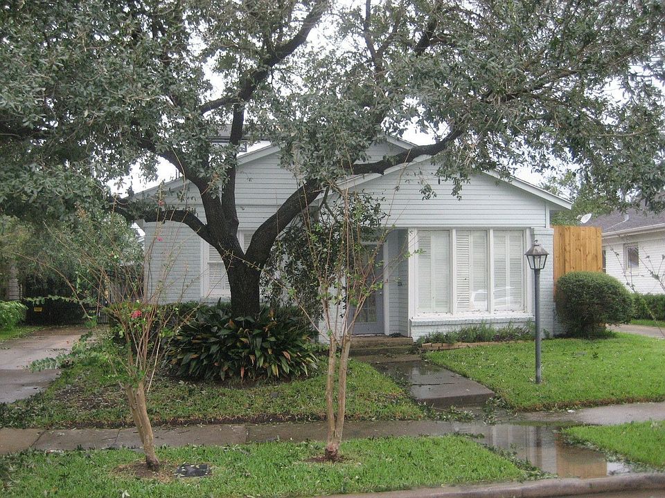 This house is a small fortress.  This picture was taken the day after Ike.