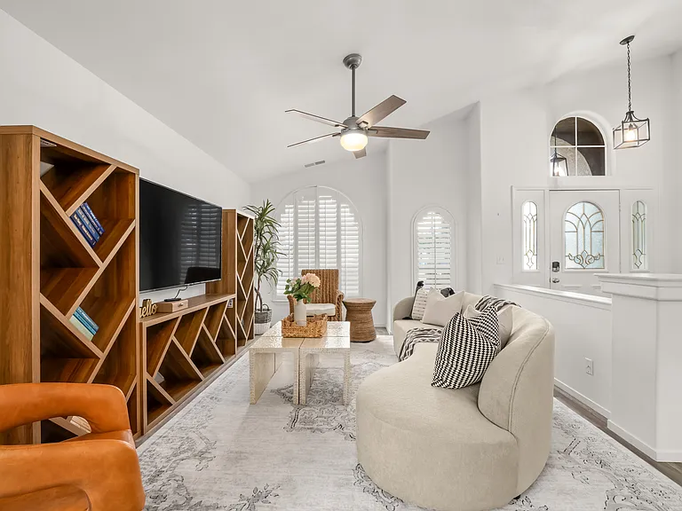 1126 N Purdue Ave — Photo 33