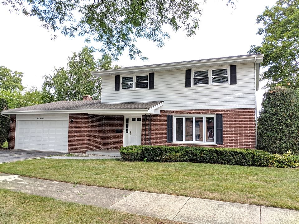 2nd image of 900 E Golfhurst Ave