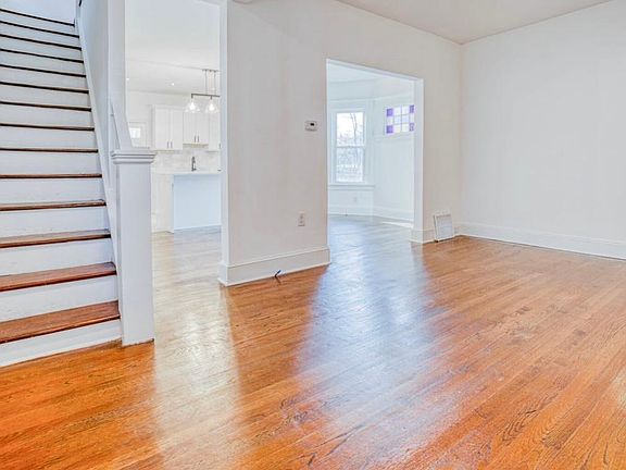 3rd image of 218 E 8th Ave
