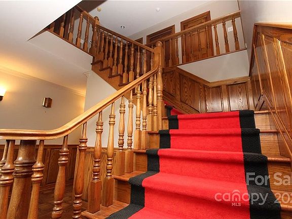3rd image of 229 Baymount Dr