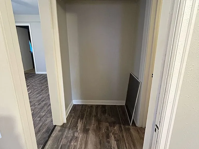 215 S 5th St — Photo 14