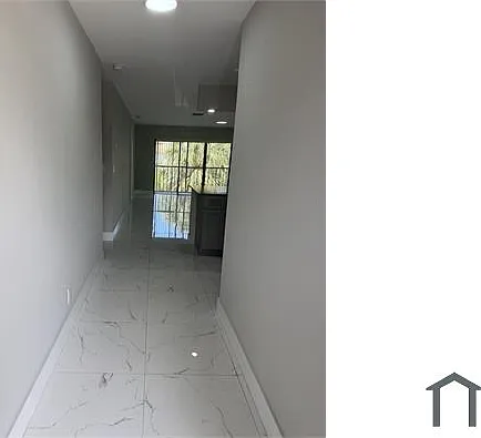 2 bed, 1200 sqft, $2,100 — Photo 2