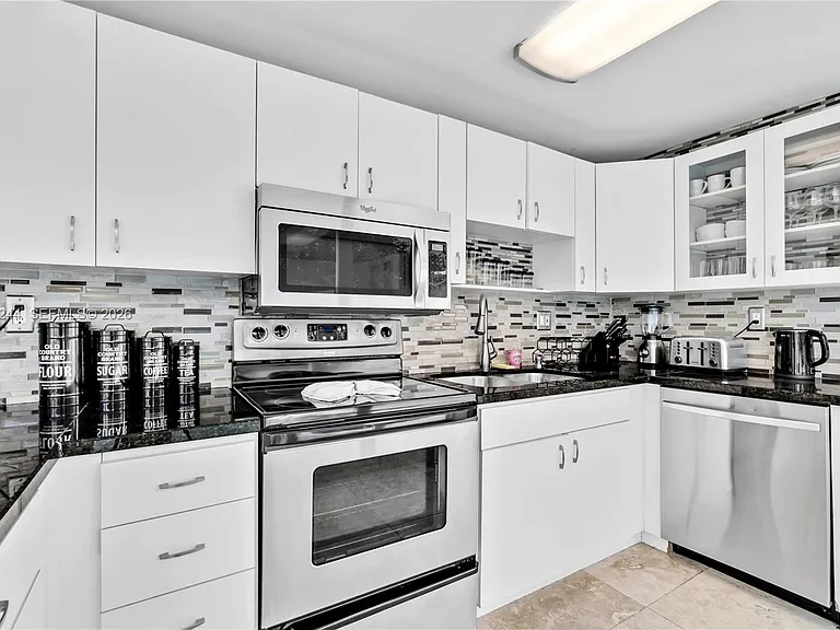 6661 Greene St — Photo 7