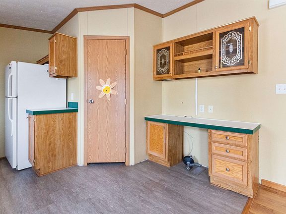 4th image of 896 Blue Bell Dr