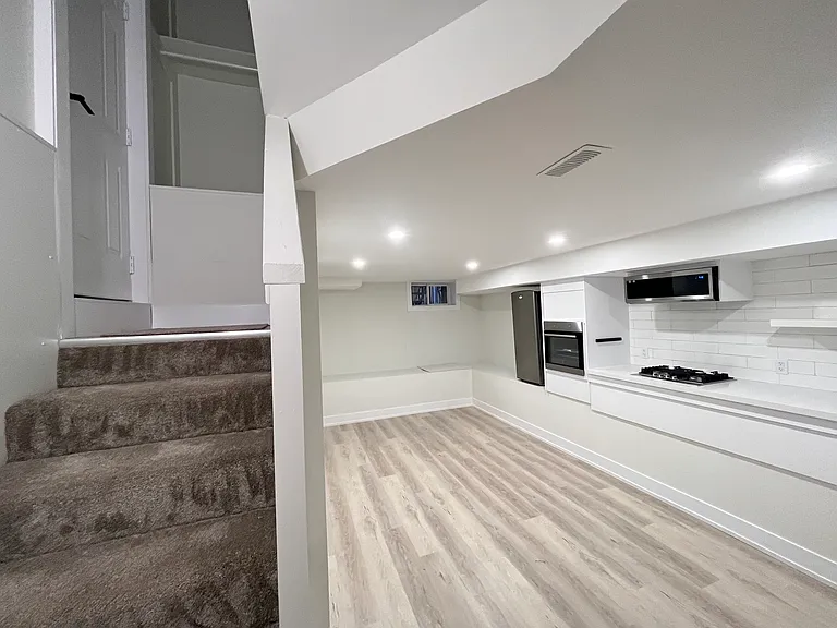 33 Somerset Ave — Photo 8