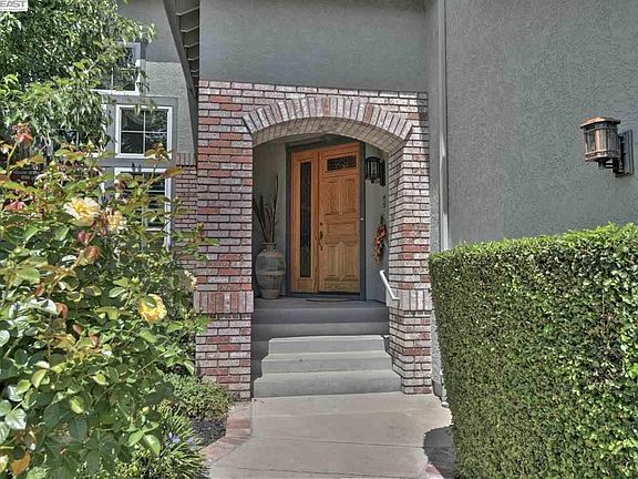 2nd image of 673 Dunhill Dr