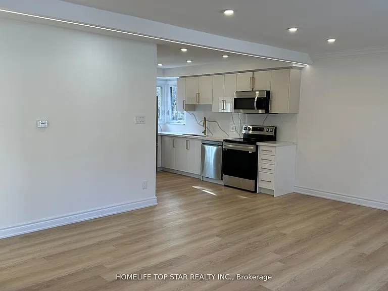 Cartier Cres — Photo 12