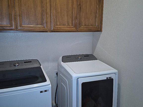 5th image of 5549 Peach Tree Dr