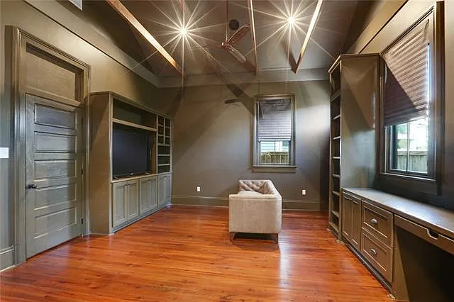 3439 Baronne St — Photo 13