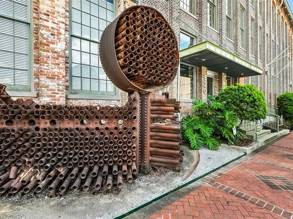 920 Poeyfarre St APT 233, New Orleans, LA 70130