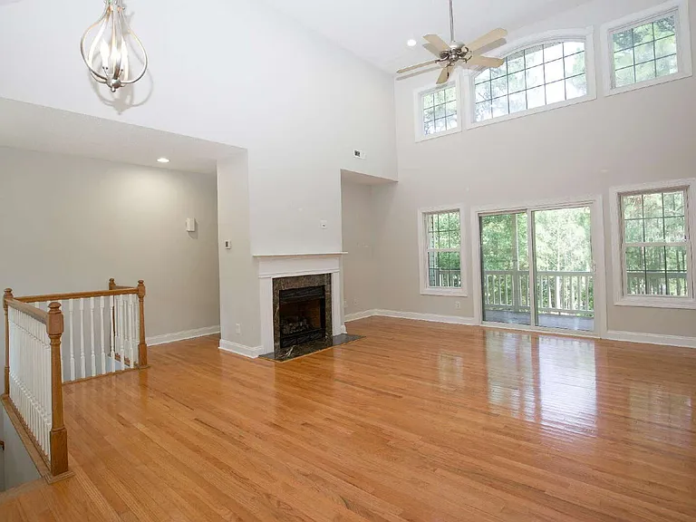 108 Fawnwood Dr — Photo 4