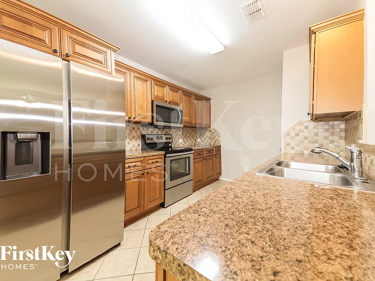 2708 Beverly Dr — Photo 8
