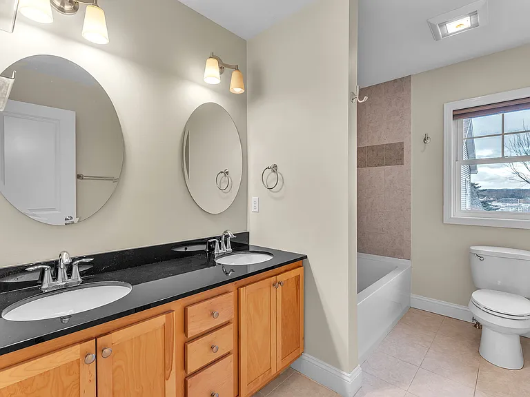 366 Colchester Ave — Photo 31