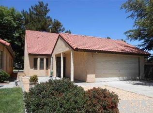 11632 Locust Ln, Apple Valley, CA 92308