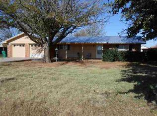 906 W 5th St, Grandfield, OK 73546