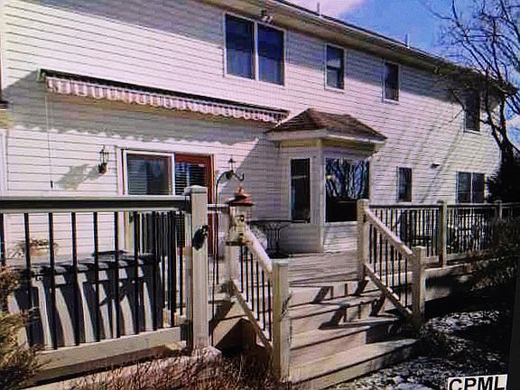 Large Deck w/ awning